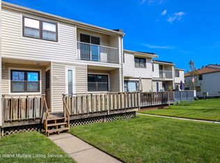 445 Willow Rd E, Staten Island, NY 10314