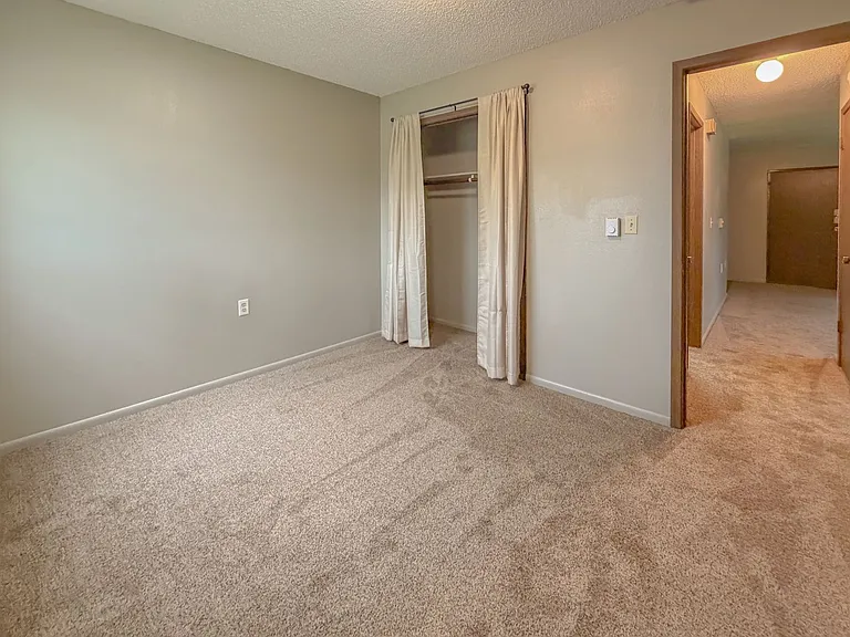 408 E Dawn St — Photo 19