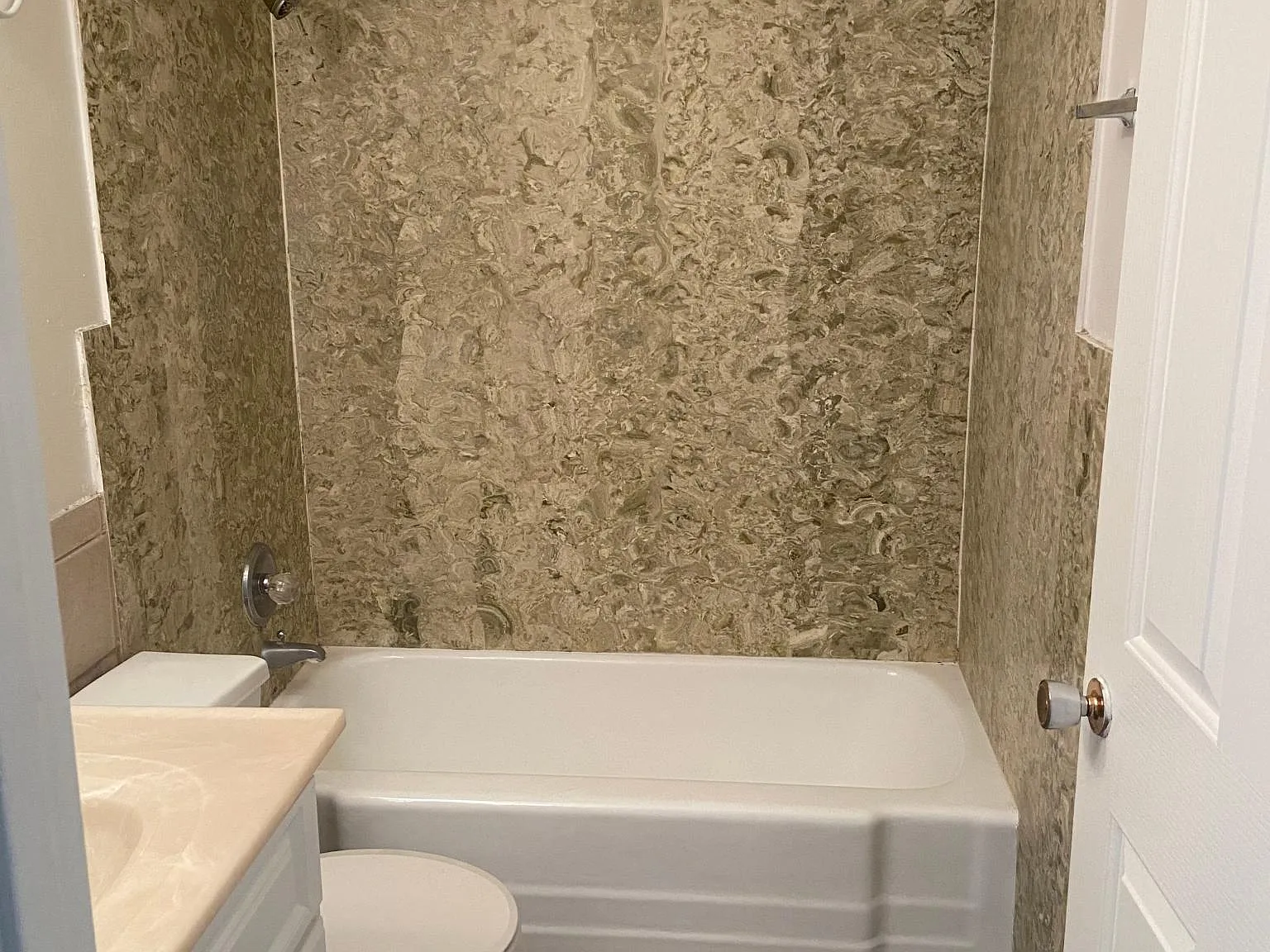 2 bed, 950 sqft, $1,650 — Photo 4