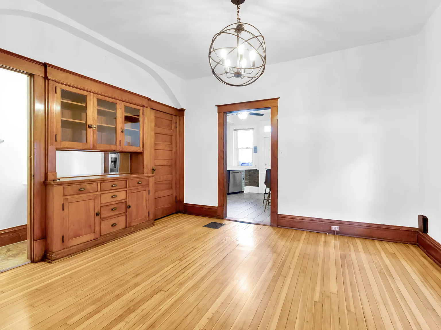 3 bed, 1.5 bath, 1886 sqft, $3,298 — Photo 3