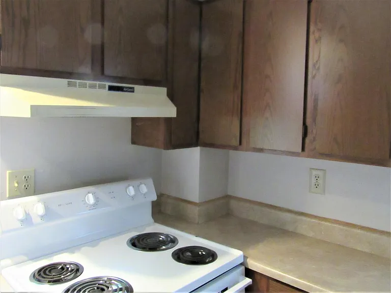 Kitchen-looking right