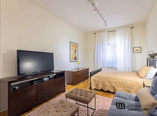 Rented by Batra Group Inc | media 2