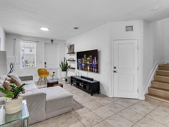 4th image of 2438 SE 15th St