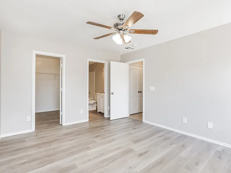2224 S 83rd Ln — Photo 10