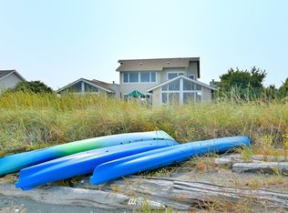 11 E Seashore Ln, Sequim, WA 98382