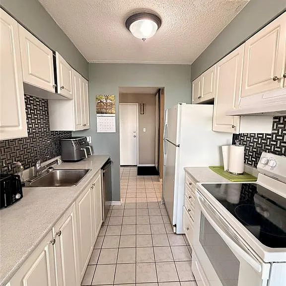150 Park St W #1413 — Photo 6