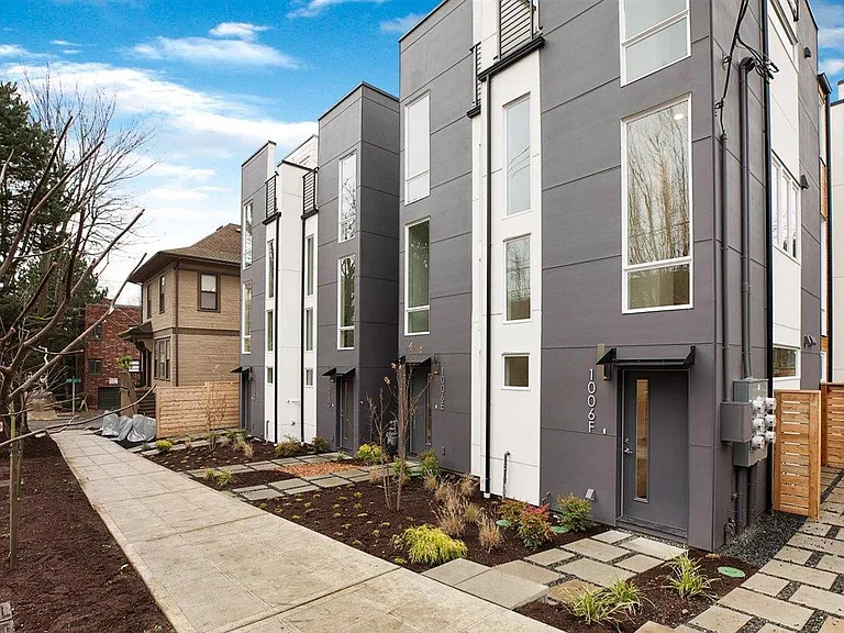 1006 E Mercer St — Photo 1