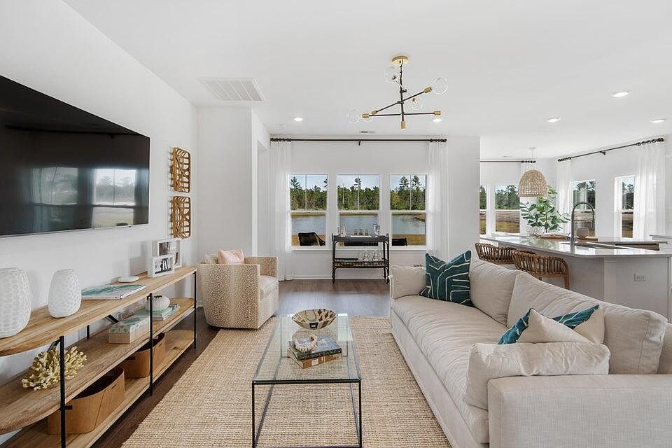 1st image of 215 Tuscan Sun St