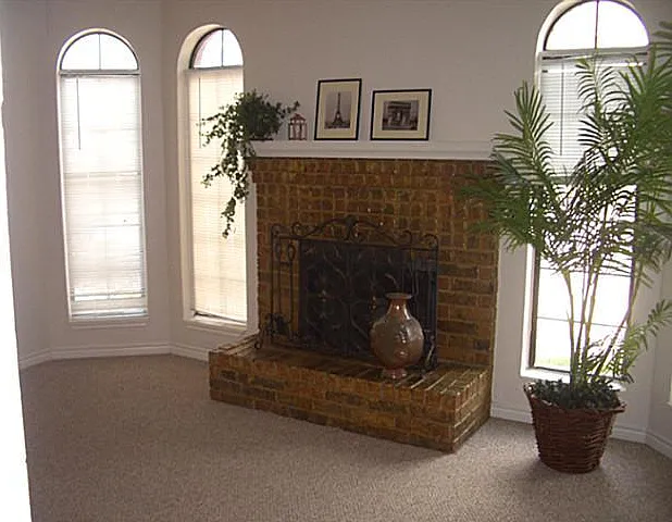 3 bed, 1260 sqft, $2,300 — Photo 4
