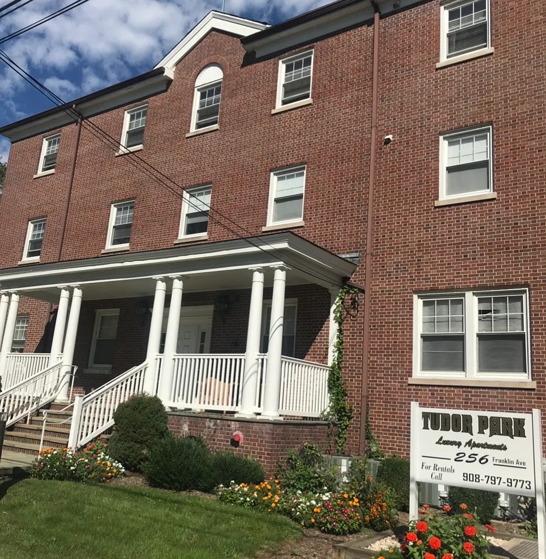 2 bed, $2,695 — Photo 1