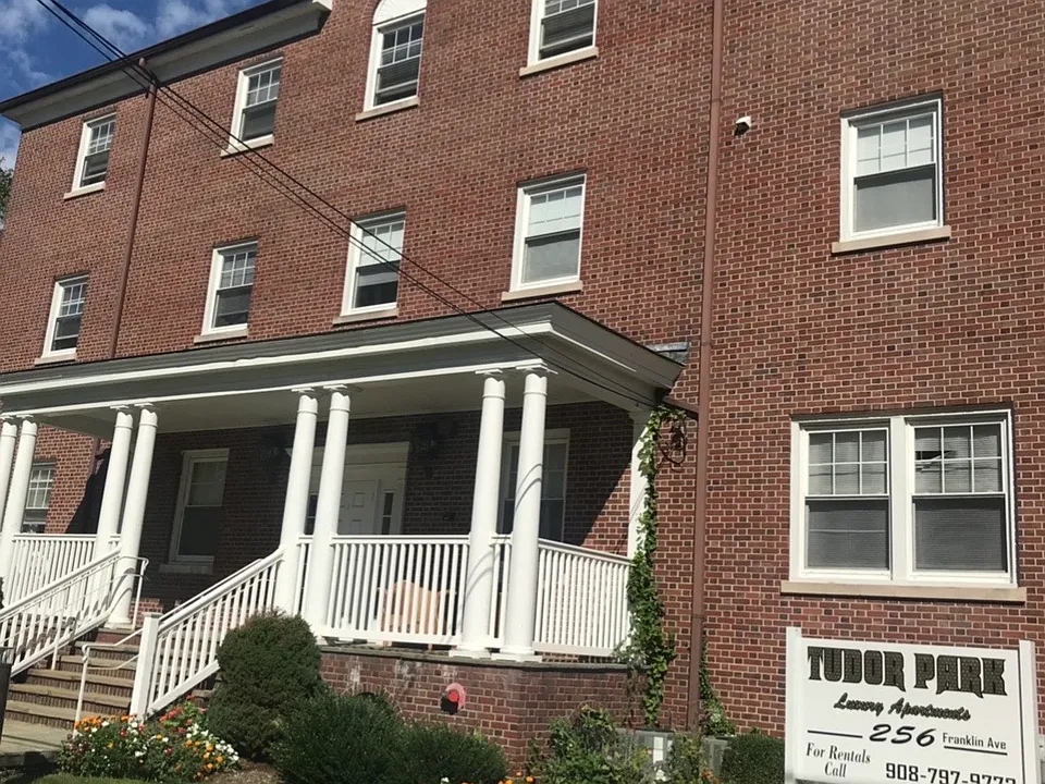 256 Franklin Ave #3C