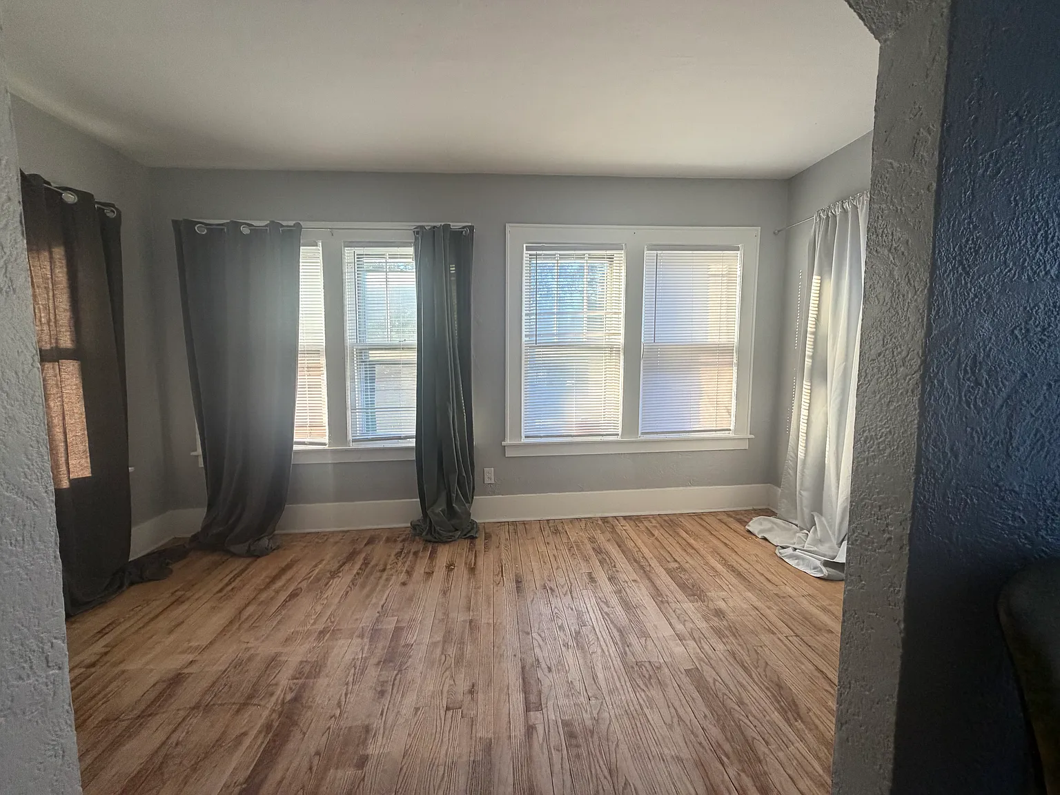 3 bed, 1200 sqft, $1,800 — Photo 2