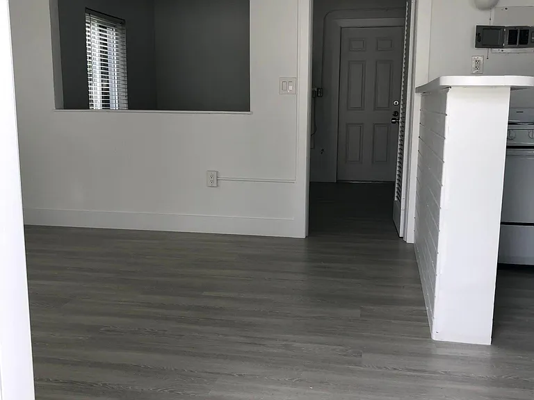 510 Eldron Dr — Photo 2