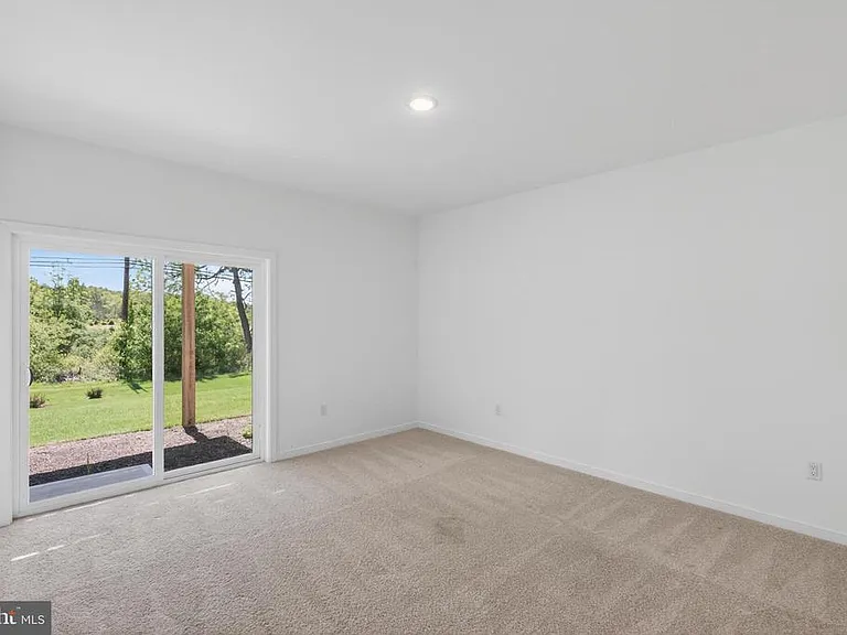 73 Basswood St — Photo 6