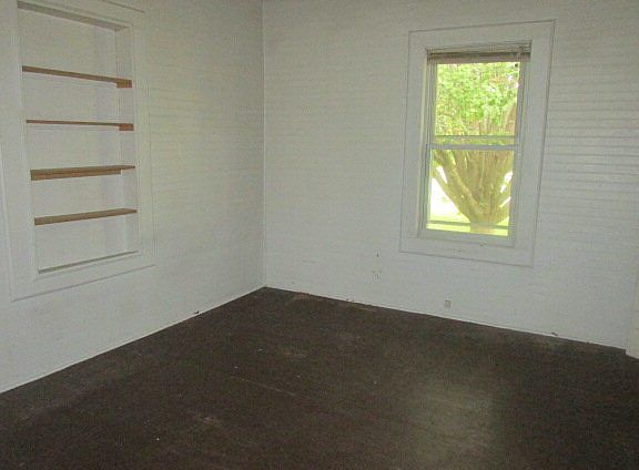 4th image of 338 Dewey Dr