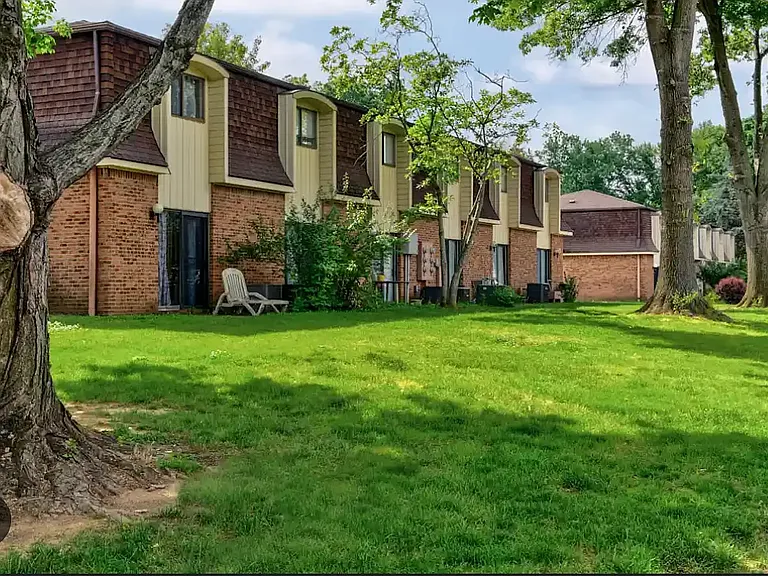 Mapleview Terrace Apartments — Photo 39