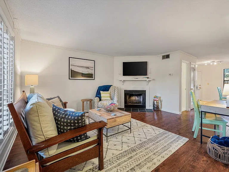 1018 Monticello Dr — Photo 2