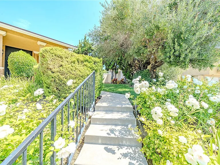 1901 Celeste Ln — Photo 44