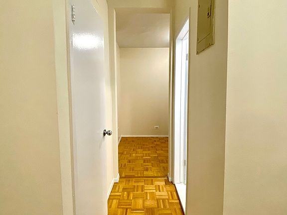 5th image of 516 E 79th St APT 6C