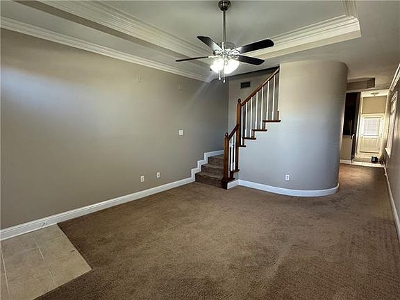 4th image of 302 W Robert E Lee Blvd