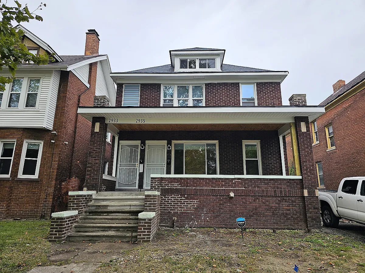 2935 Hogarth St — Photo 2