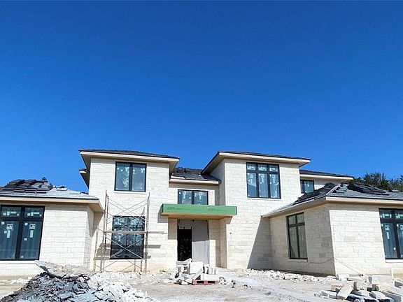 2nd image of 909 Palos Verdes Trl