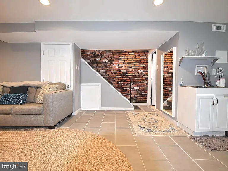 8018 Chelwynde Ave — Photo 14