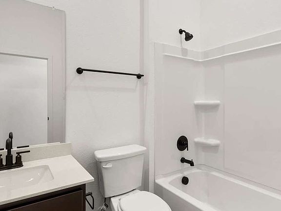 Monticello Park - Kendall Interior Image 4