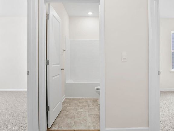 4th image of 208 Alistar Ave