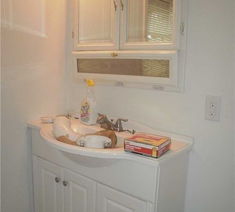 3rd image of 283 Iroquois St