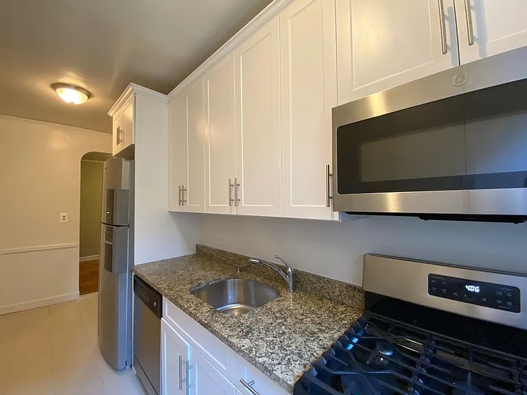 560 W 218th St #4B — Photo 6
