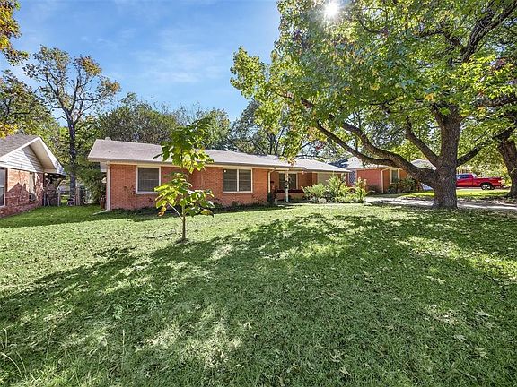4th image of 2934 College Cir