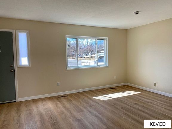 5th image of 740 Oxford Ln