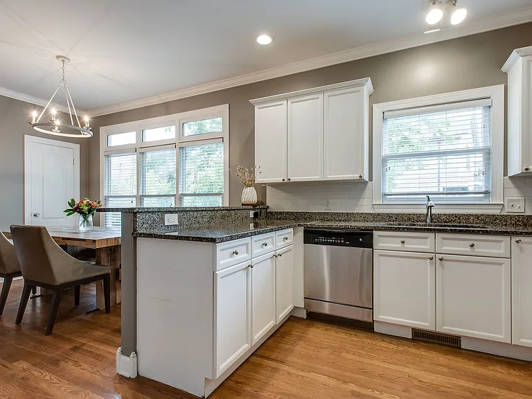 415 Van Buren St — Photo 13