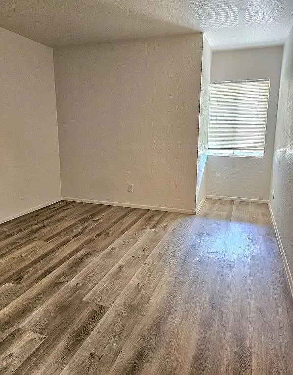 2 bed, $995 — Photo 4
