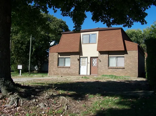 1127 Ray Ave NW, New Philadelphia, OH 44663