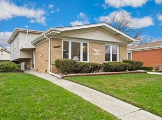 6726 W Forest View Ln, Niles, IL 60714