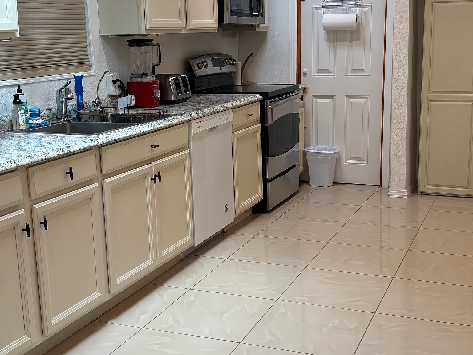1 bed, 700 sqft, $1,550 — Photo 4