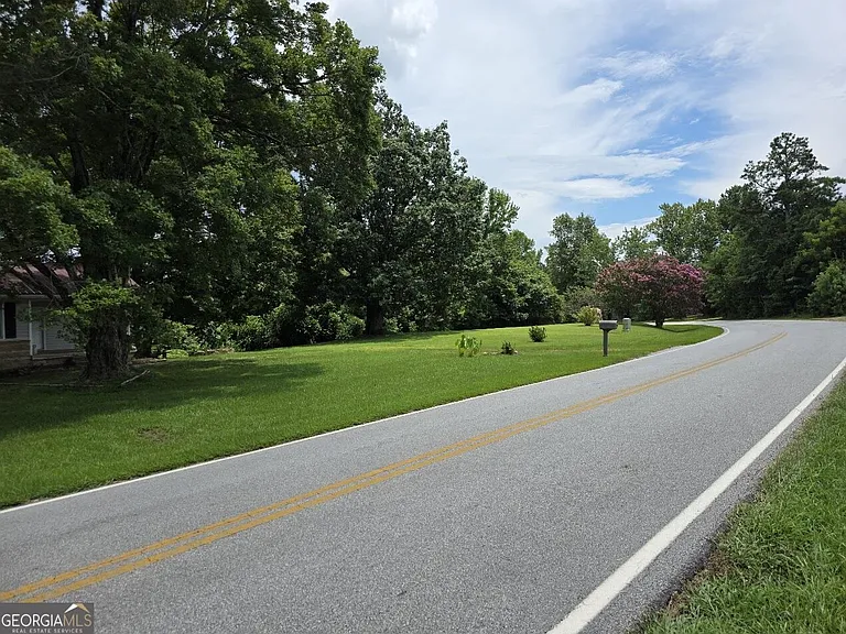1427 B Old Hwy #100 — Photo 2