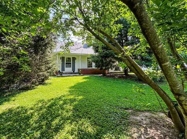 319 E 8th St, Mount Carmel, IL 62863