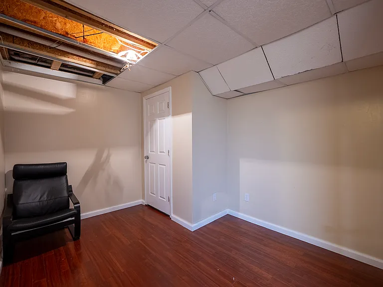 8031 Green Valley Ln — Photo 37
