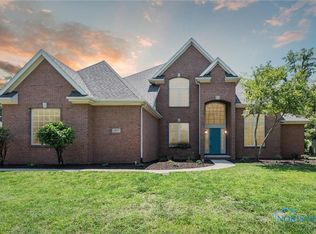 2677 Wimbledon Park, Toledo, OH 43617