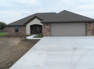 2825 Robin Hood Pl, Durant, OK 74701