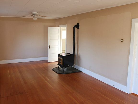 2nd image of 505 Carter St W