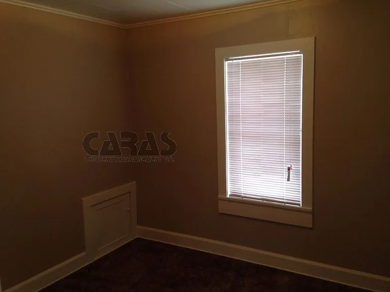 524 1/2 S 2nd St W — Photo 3