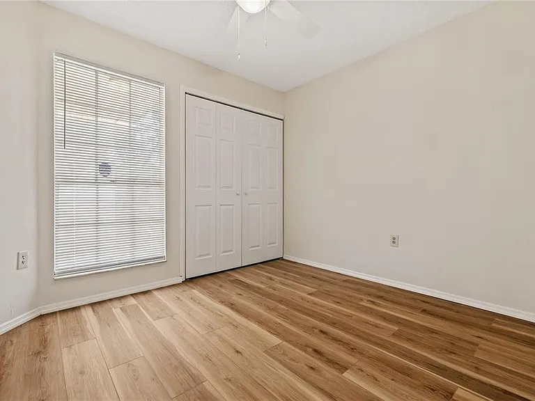 7607 Glades Ct — Photo 6