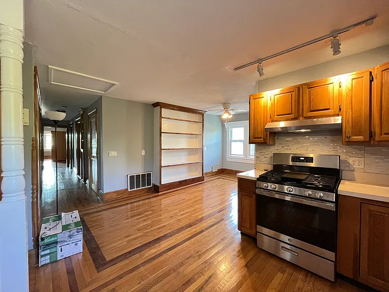 551 Townsend Ave #3 — Photo 4
