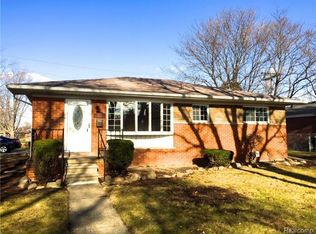 18257 Breezeway, Fraser, MI 48026