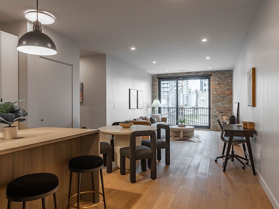 Unit #305 (3-bed, 2-bath)
