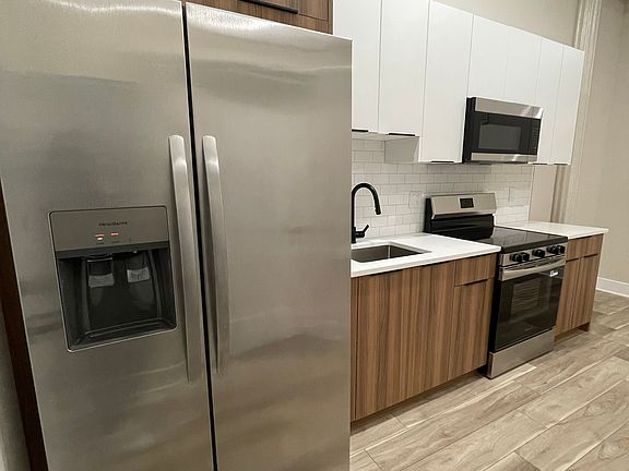 4th image of 1042 N 48th St #108B